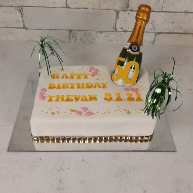 Geburtstagstorte mit Champagnerflasche