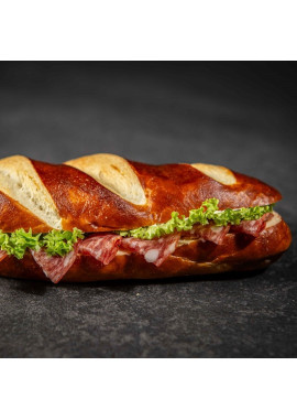 Laugenbaguette mit Salami
