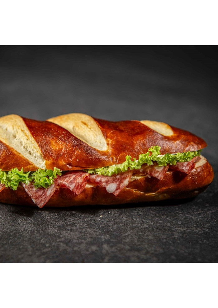 Laugenbaguette mit Salami