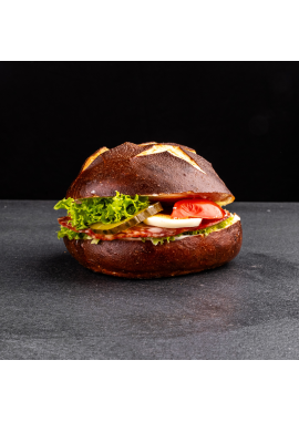 Laugenbaguette mit Salami