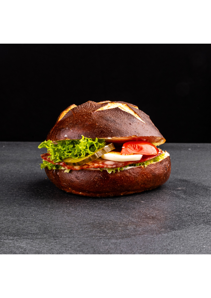 Laugenbaguette mit Salami