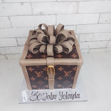 Gift Box Torte  -Creabeck Rotkreuz, Cham und Sins